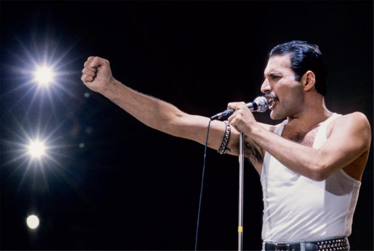 02-Freddie-Mercury-Performing-at-Live-Aid-1985-768x515